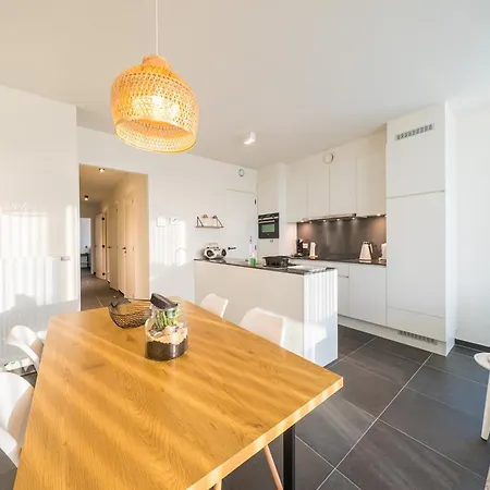 Flat Near And Normand Park, Cleaning Included *