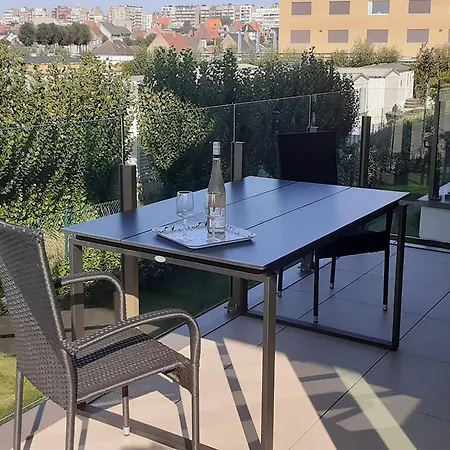 Flat Near And Normand Park, Cleaning Included