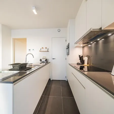 Flat Near And Normand Park, Cleaning Included *