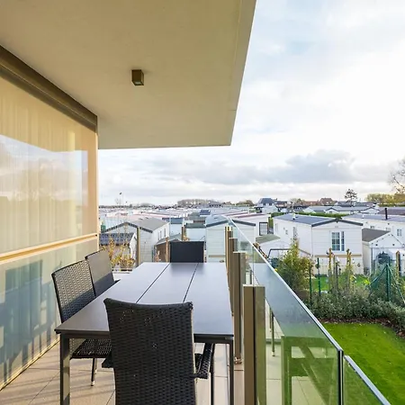 Flat Near And Normand Park, Cleaning Included *