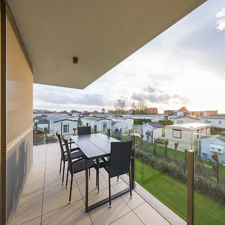 Flat Near And Normand Park, Cleaning Included Apartment